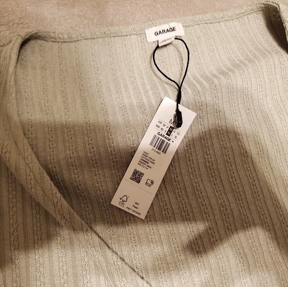 ✨️NEW✨️ Garage tie around crop top - Picture 2 of 2